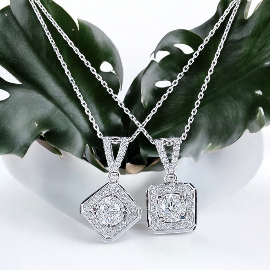 縮圖：Square Shape Halo diamond Necklace in 18K Gold