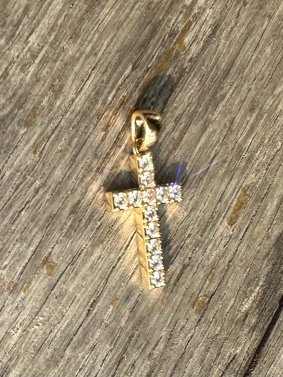 縮圖：Brilliant Round Diamond Cross Pendant in 18K Gold