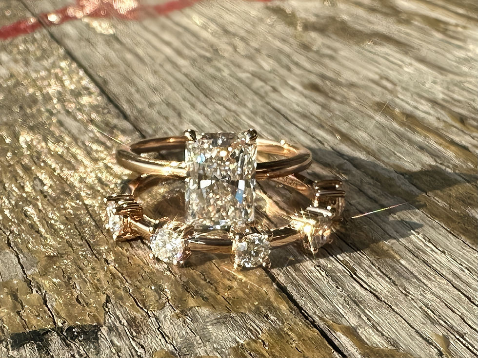Thumbnail: Five Brilliant Round Diamond Band in 18K Gold