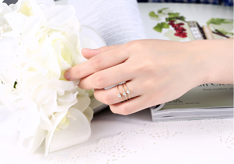 Thumbnail: Heart Shaped Diamond Ring in 18K Gold