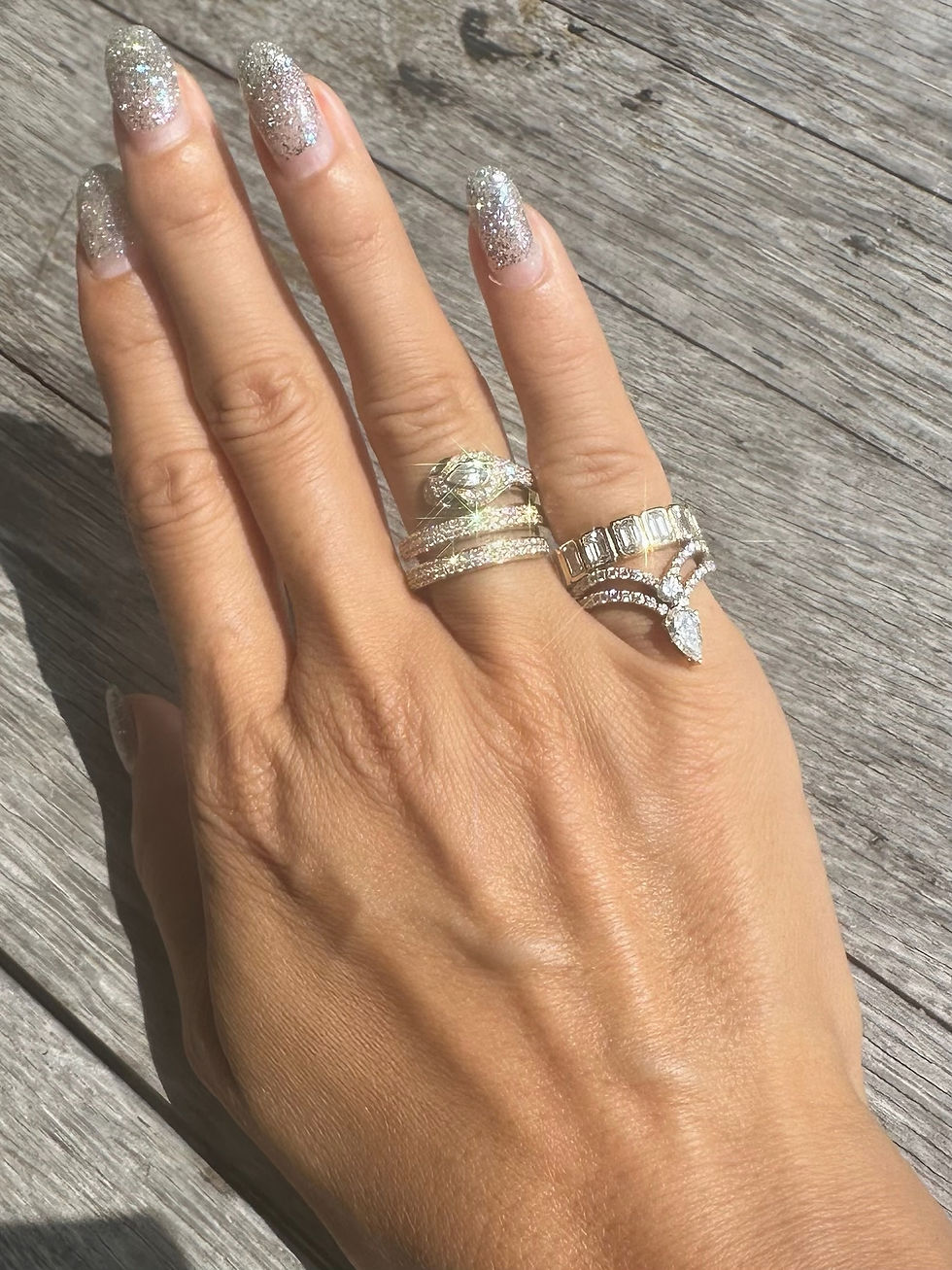 縮圖：Snake Coil Diamond Ring With Emerald Eyes in 18K Gold