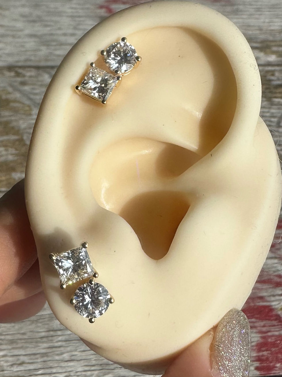 Thumbnail: Two Stones Diamond Stud Earrings in 18K Gold