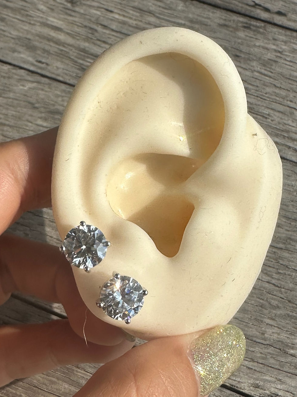 縮圖：Brilliant Round Lab Grown Four Prong Solitaire Stud Earrings in 18K Gold