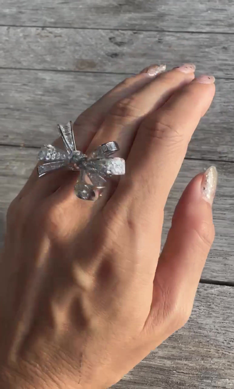 Thumbnail: Bow-tie Diamond Ring in 18K Gold