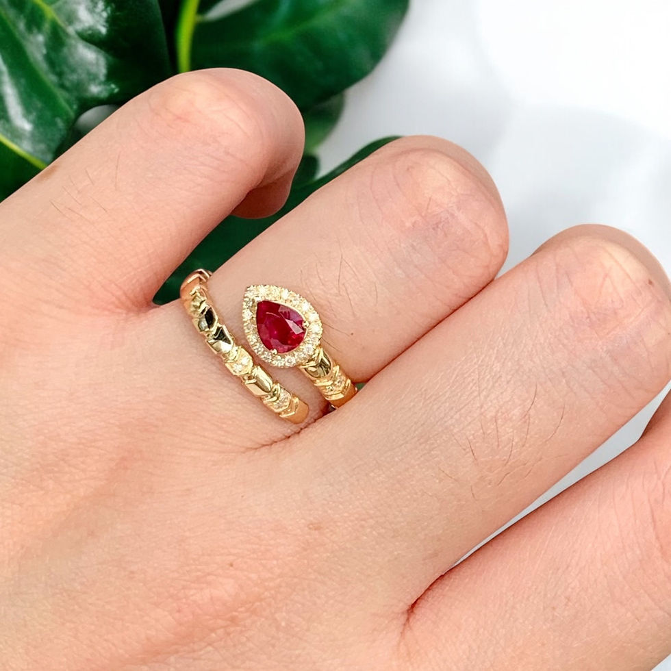 縮圖：Coil Diamond Ring With Ruby Head in 18K Gold