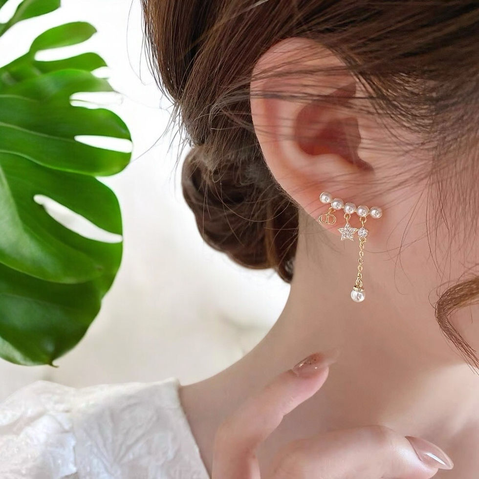 縮圖：Natural Pearls Floating Diamond Earrings in 18K Gold