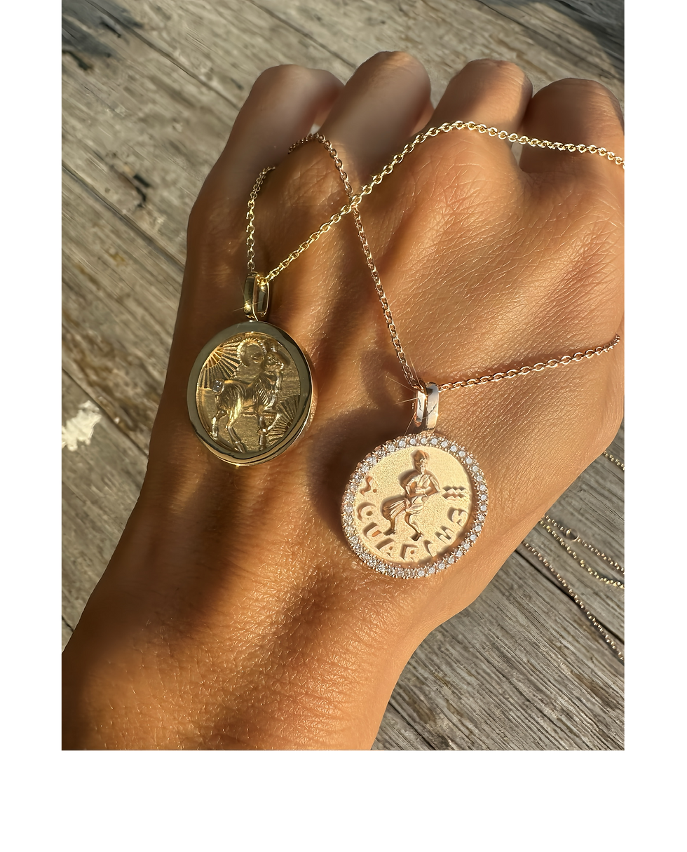 縮圖：Aquarius Zodiac Coin Diamond Pendant With Chain in 18K Gold