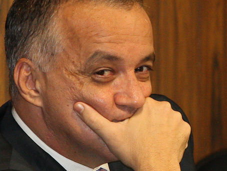 Juiz bloqueia R$ 2 bilhões em bens de Cachoeira e mais 11 por suspeita de fraude em marmitas para pr