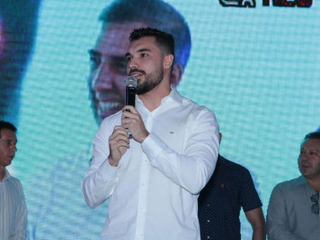 O prefeito mais jovem de Goiás recebe a mais alta honraria concedida pelo Estado.