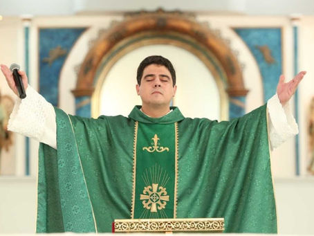 Juiz condena 5 pessoas por extorquir R$ 2 milhões de padre ameaçando divulgar mensagens pessoais del