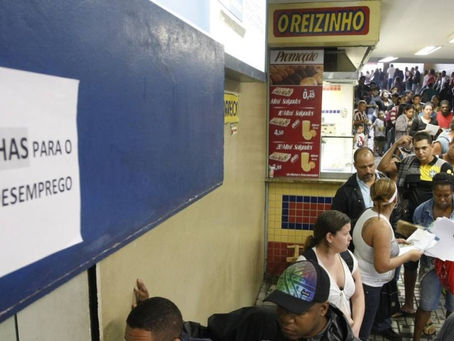 Desemprego fica em 13,6% no trimestre terminado em abril e atinge 14 milhões.