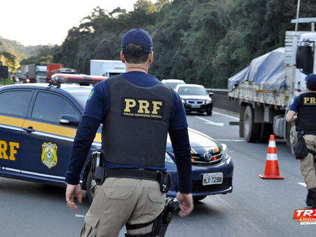 PRF reforça policiamento nas rodovias de Goiás durante feriado de Tiradentes.