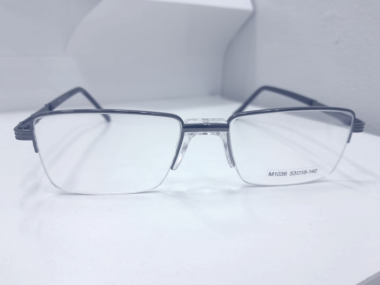 Óculos de Grau Multifocal Com Armação em Nylon Preta e prata