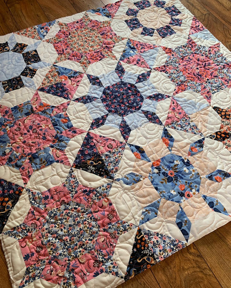 Longarm Quilting | Grayscale Quilt Co