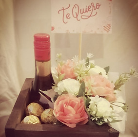 arreglo vino y flores ch.jpg