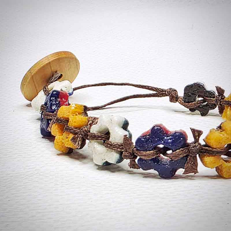 サムネイル： 花型のアフリカンクロボビーズブレスレット