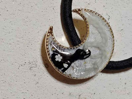 死せる三日月の髪飾り