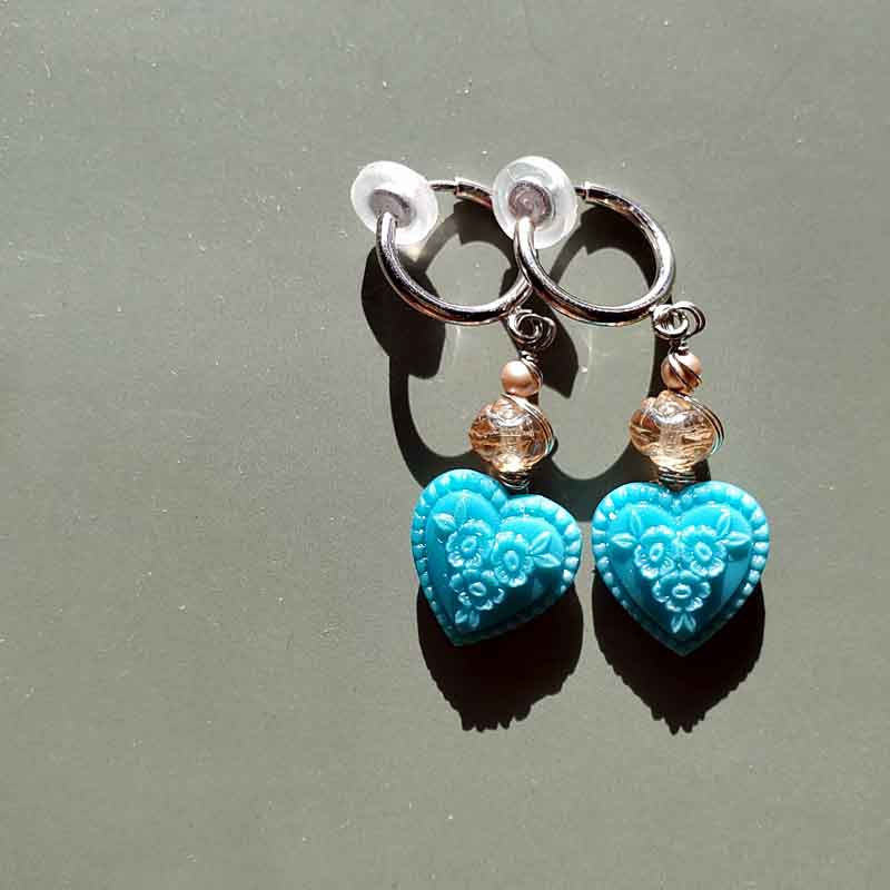 サムネイル： 空色ハートのイヤリング