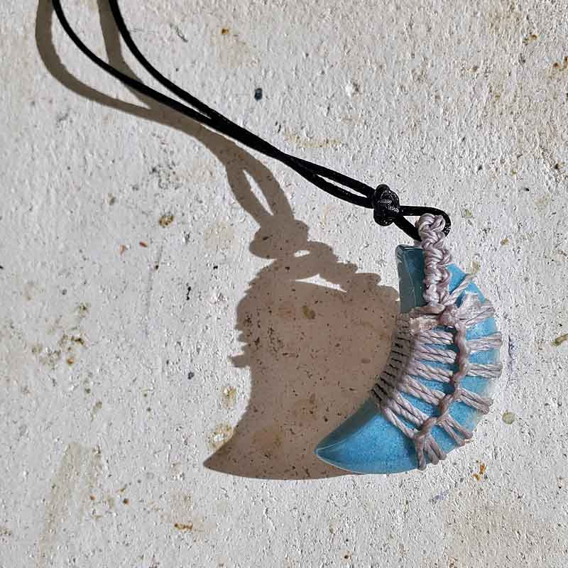 サムネイル： 妖精の石・トロレアイトペンダントM～青い三日月