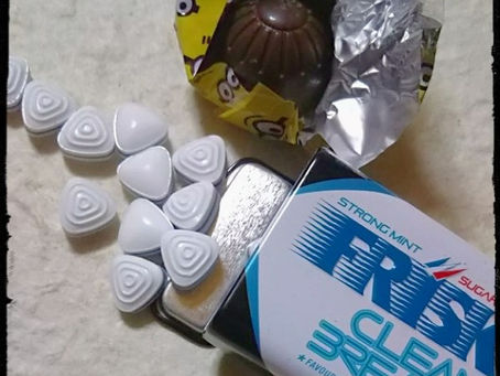 フリスクストロングミントとフルタのチョコバナナ、いっしょにたべるとメチャウマという事実