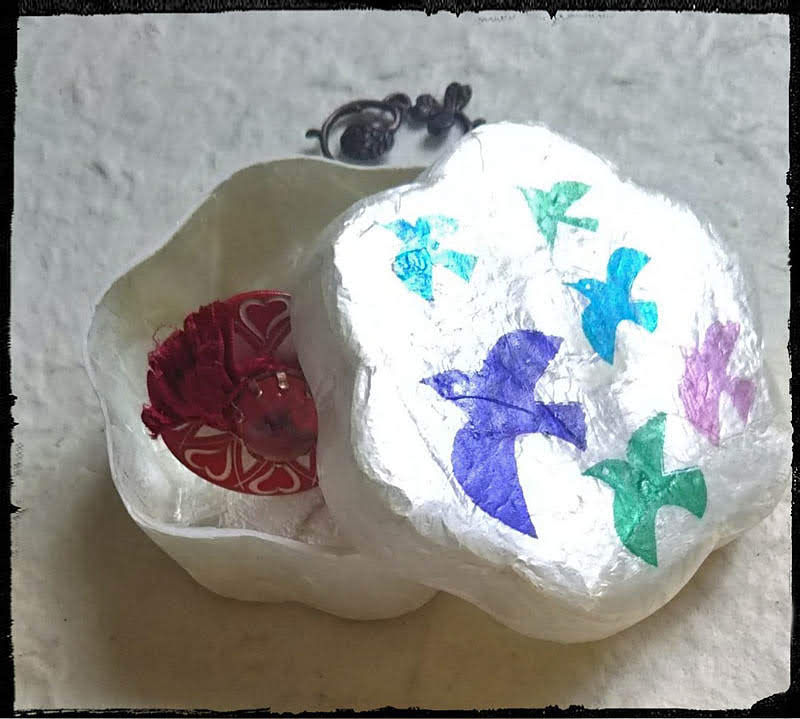 サムネイル： 鳥の小物入れ【パウア貝・シェルケース】