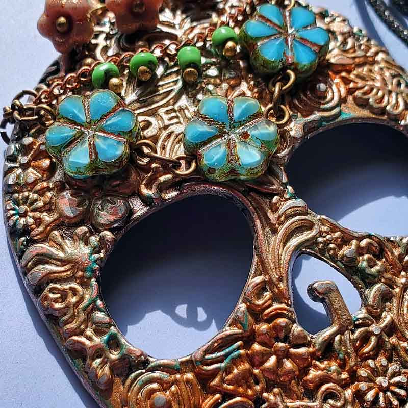 サムネイル： 花冠のスカルペンダント