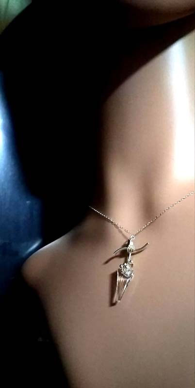 サムネイル： 銀の三日月とクリスタルの矢～スワロフスキーシルバーネックレス