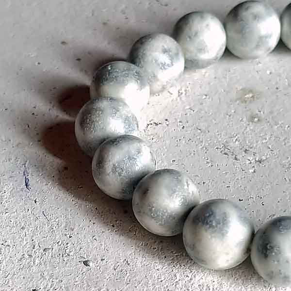 サムネイル： 【日本銘石】広島県産・フェアリースキンサファイア（パイロフィライト）デザインピアス