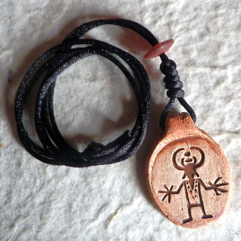 サムネイル： 古代アメリカンネイティブ　ピクトグラフ　トライバルペンダント・ワンポイント～ビッグハンズ