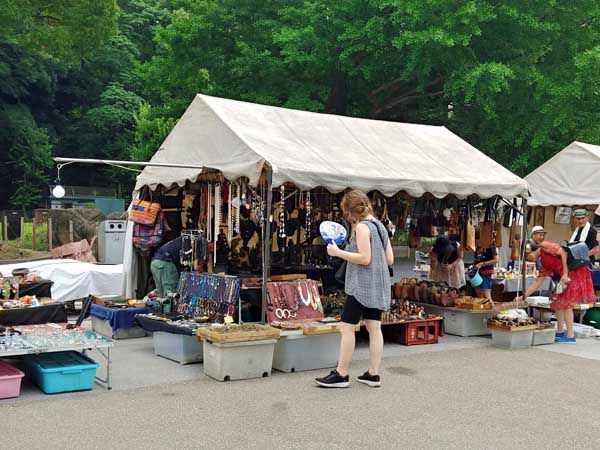 上野のファンキーなアジアン骨董市