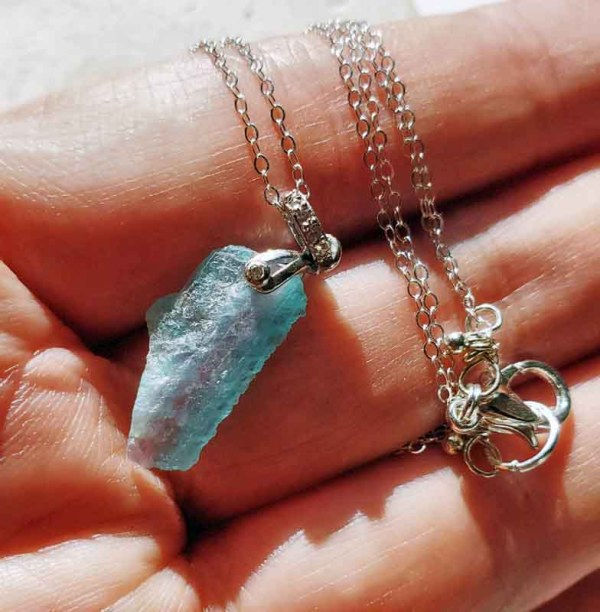 パライバトルマリン原石スライスネックレス