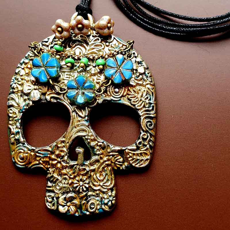 サムネイル： 花冠のスカルペンダント