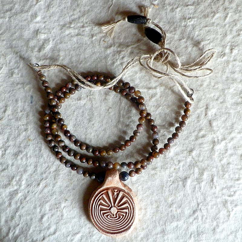 サムネイル： 古代アメリカンネイティブ　ピクトグラフ　ナチュラル＆トライバルアクセサリー～MAZE　ピーターサイトネックレス