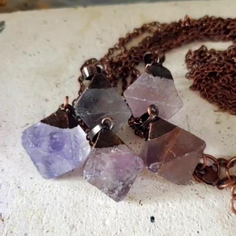 サムネイル： まるで氷砂糖！八面体フローライトナチュラルペンダント