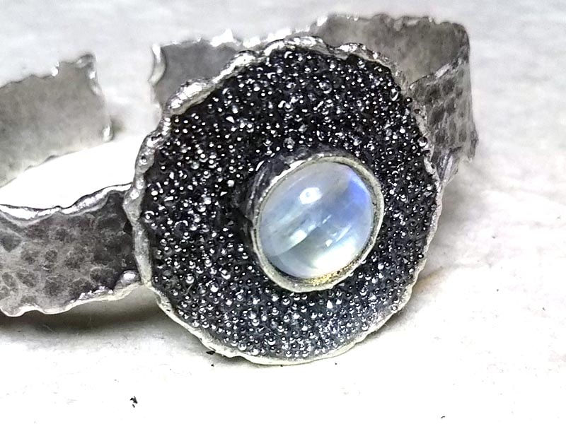 サムネイル： ムーンストーンバングルブレスレット～満月と新月と星屑