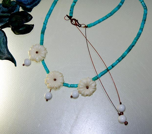 サムネイル： ターコイズとボーンダリアのネックレス