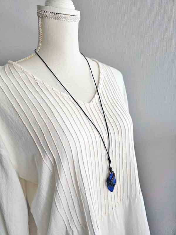 サムネイル： ラピスラズリ原石ペンダント（アローヘッド）