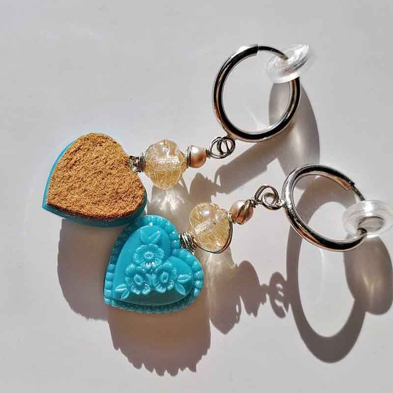 サムネイル： 空色ハートのイヤリング