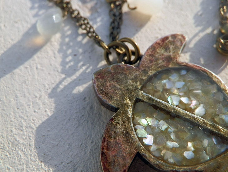 サムネイル： 月のしずくと海亀のペンダント