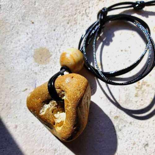 ハグストーンのペンダント