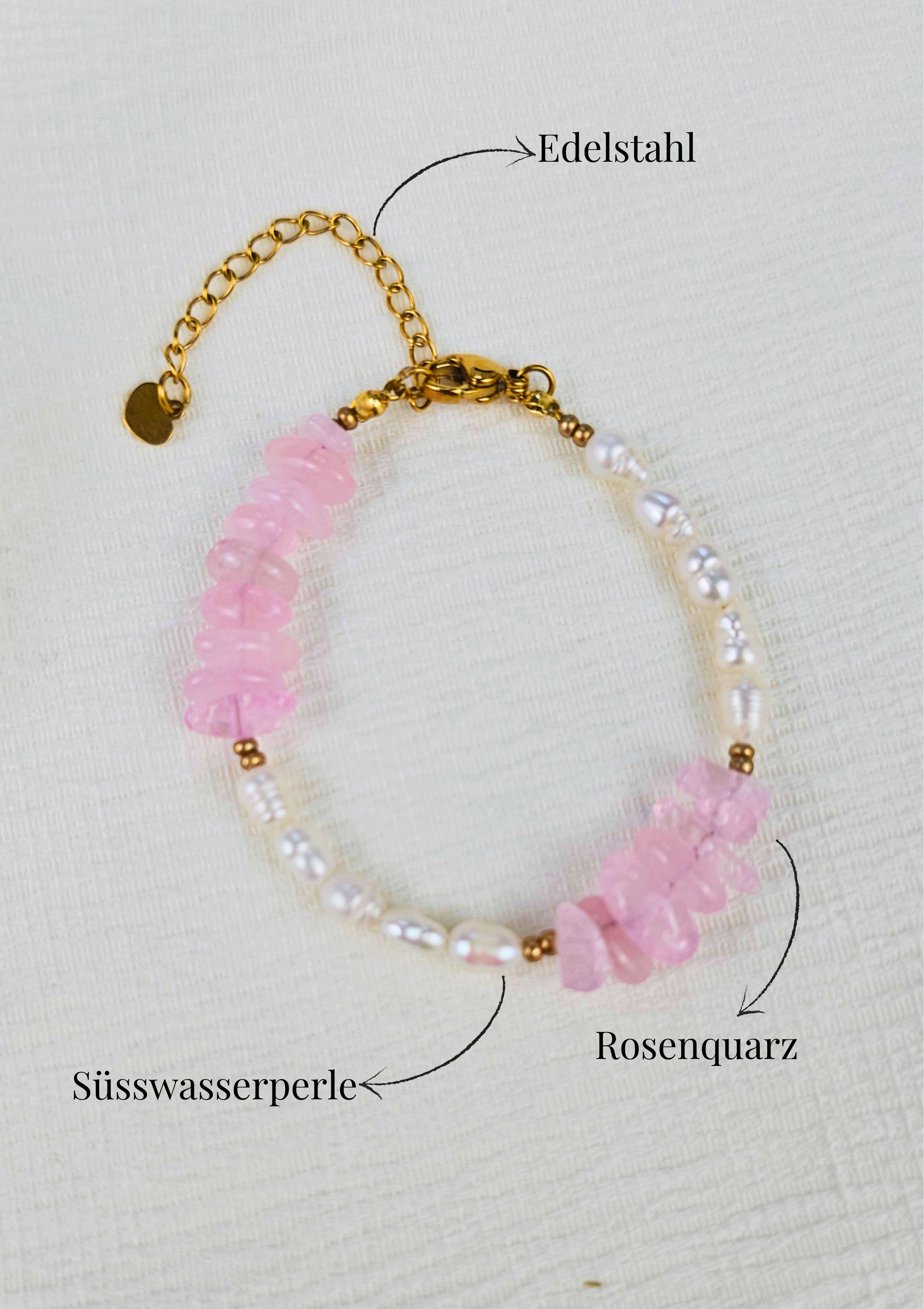 Handgefertigtes Armband aus Rosenquarz und echten Süsswasserperlen mit goldfarbenem Karabinerverschluss, Kettenverlängerung
