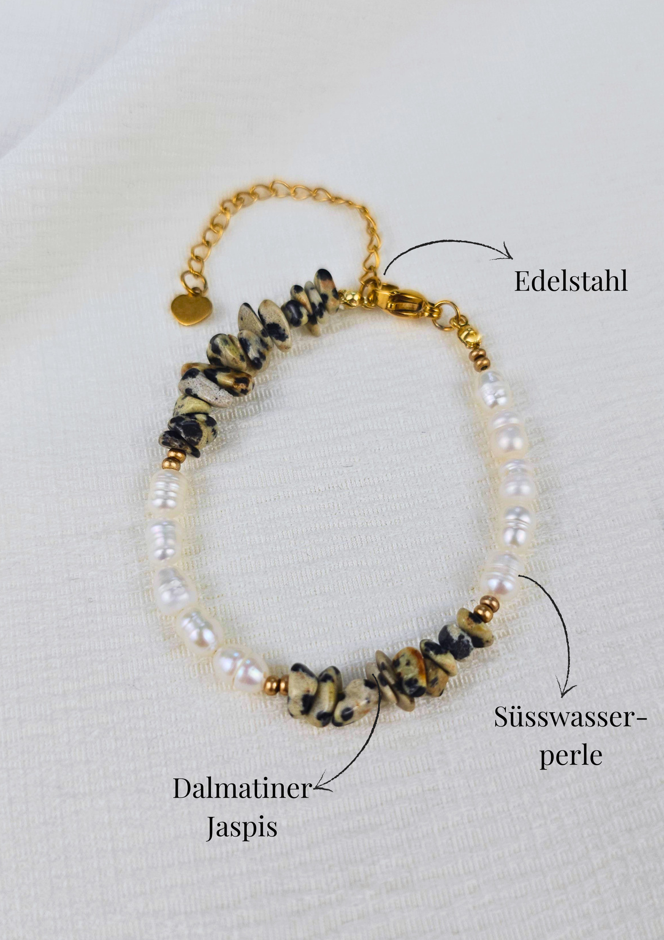Armband Dalmatiner Jaspis-Steinchips und echten Süsswasserperlen mit goldfarbenen Edelstahl-Details verstellbarer Kettenverlä