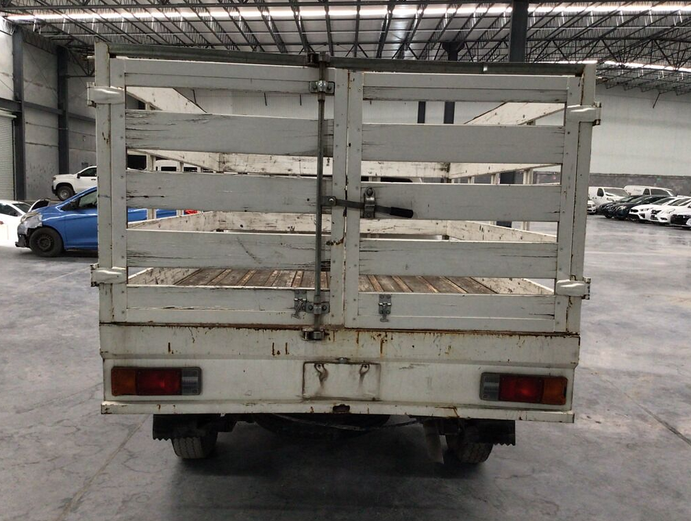 Miniatura: Nissan NP300 Estacas 2018