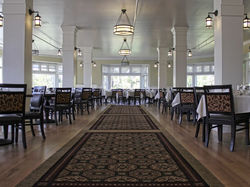lake-yellowstone-hotel-dining-room-02