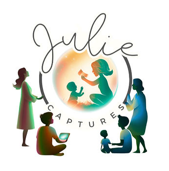 Logo de JulieCaptures, spécialiste des films souvenirs personnalisés pour événements tels que mariages, baptêmes, naissances et anniversaires.