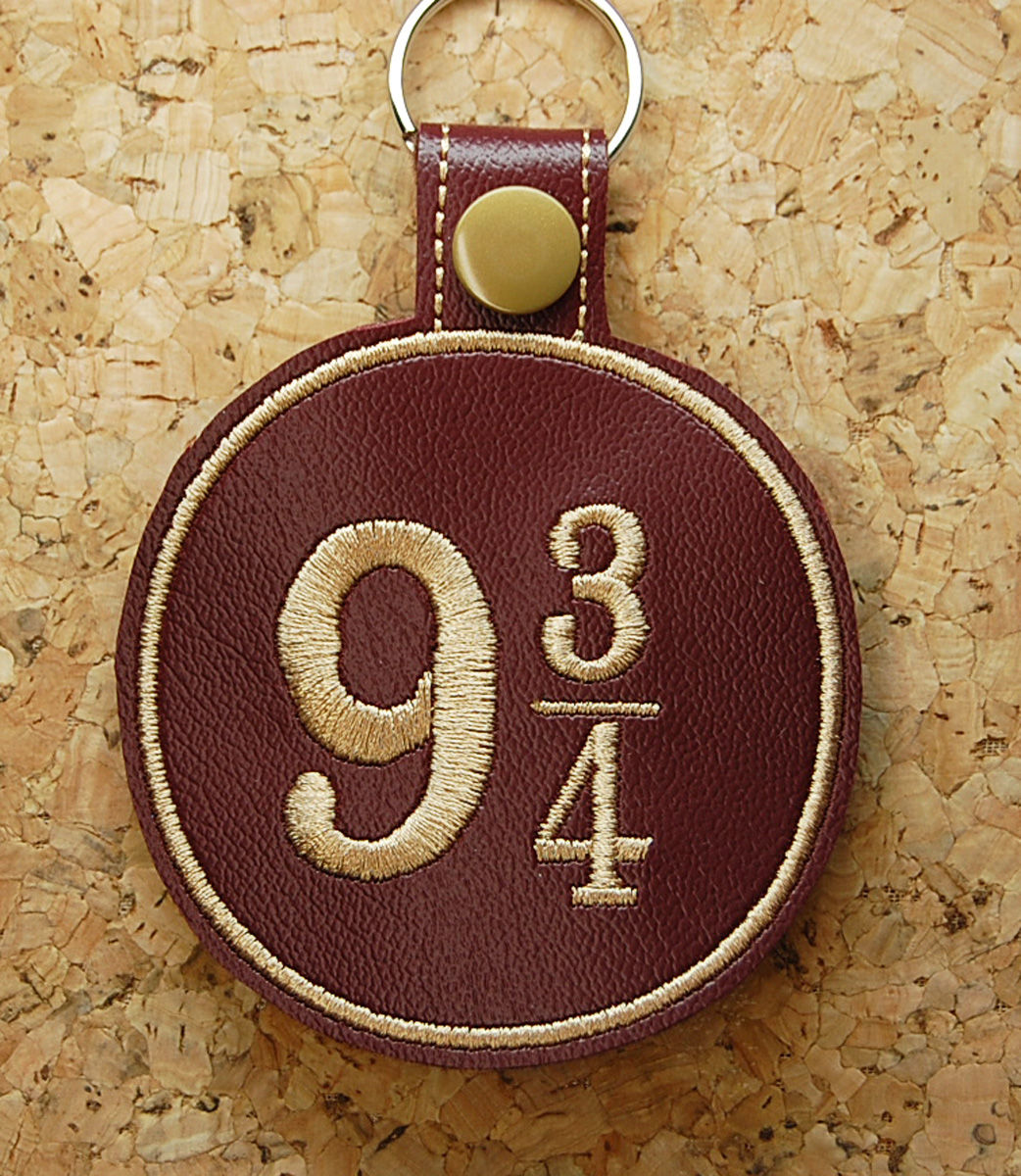 Wizard 9-3/4 snap tab key fob - gold/burgundy