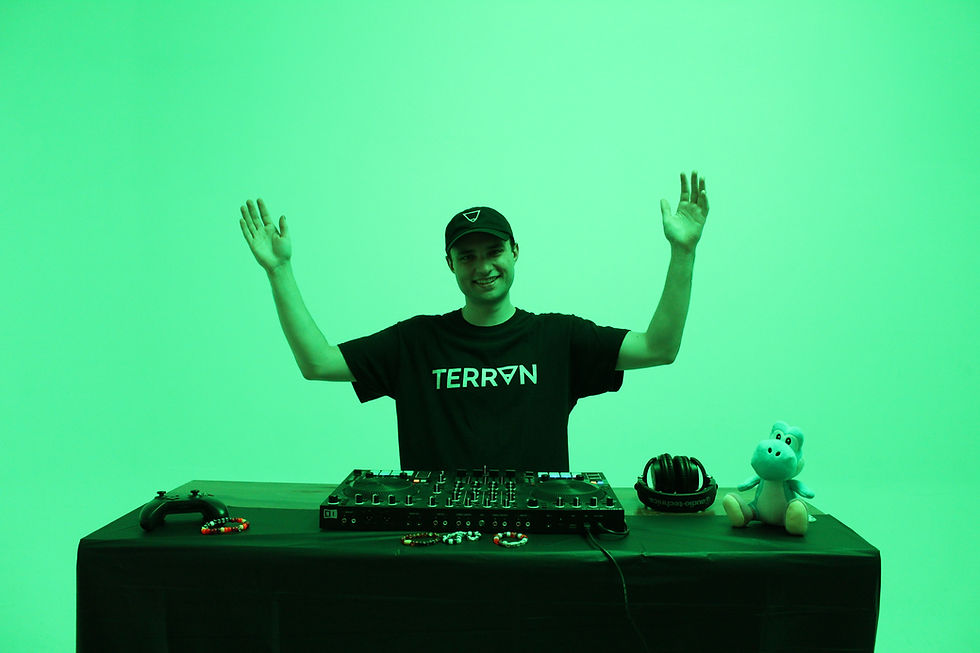 terran-dj-in-green-studio-1