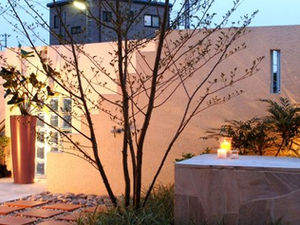 夜の顔、ライトアップで素敵に演出しませんか？