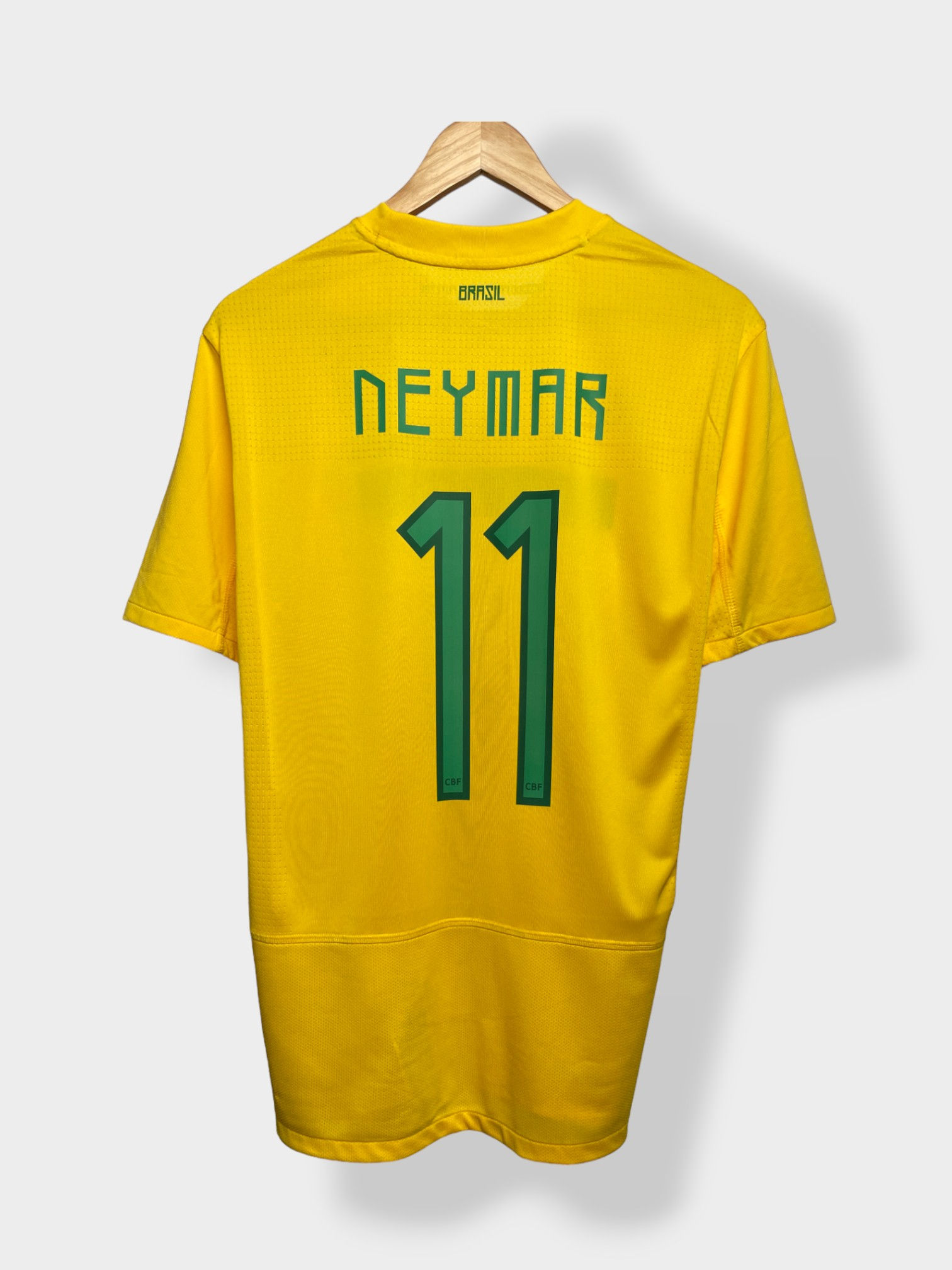 Nike Brazil 2011 Home Jersey - Neymar #11 - M - USED: Excellent