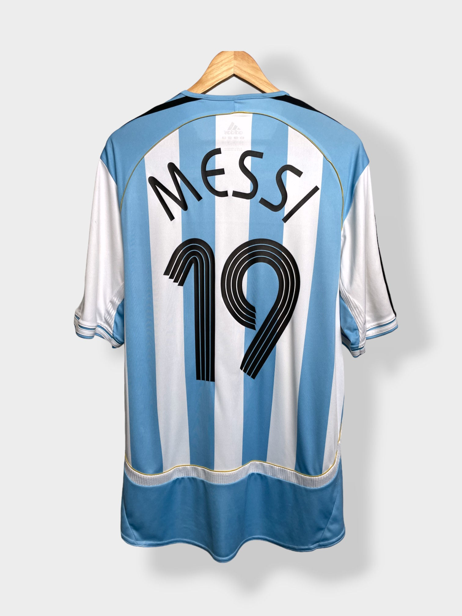 adidas Argentina 2006 Home Jersey - Messi #19 - L - USED: Good